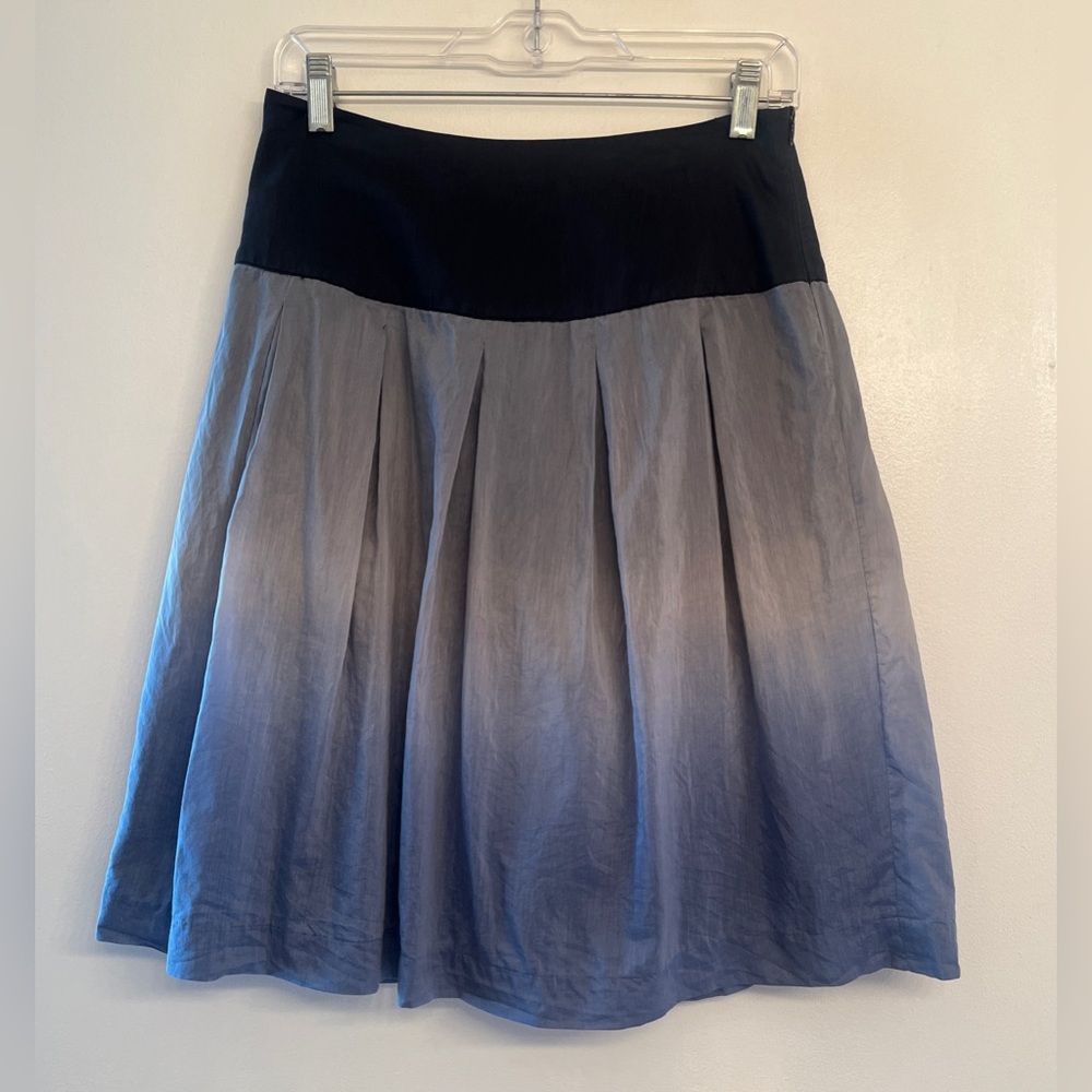 Kensie ombrรฉ blue and gray skirt to the knee size 4